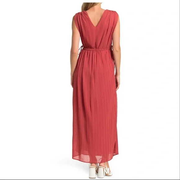 Dress with Adjustable Sides - Picture 3 of 3